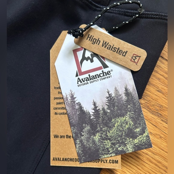 Avalanche Women’s Black Compression Leggings - Size M - NEW WITH TAGS - Picture 2 of 8